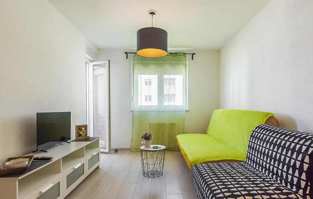 Delux Apartman פולה 0*,
